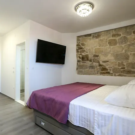 Kate Gostinjska kuća 4*