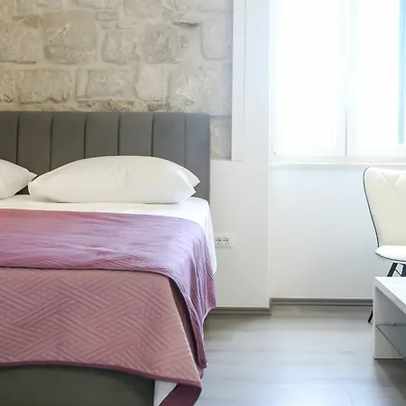 Kate Gostinjska kuća 4*
