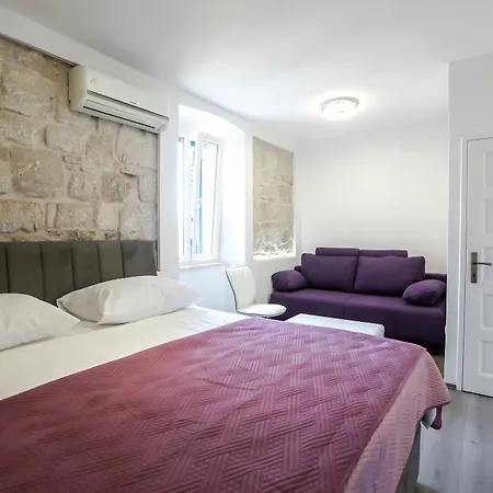Kate Gostinjska kuća 4*